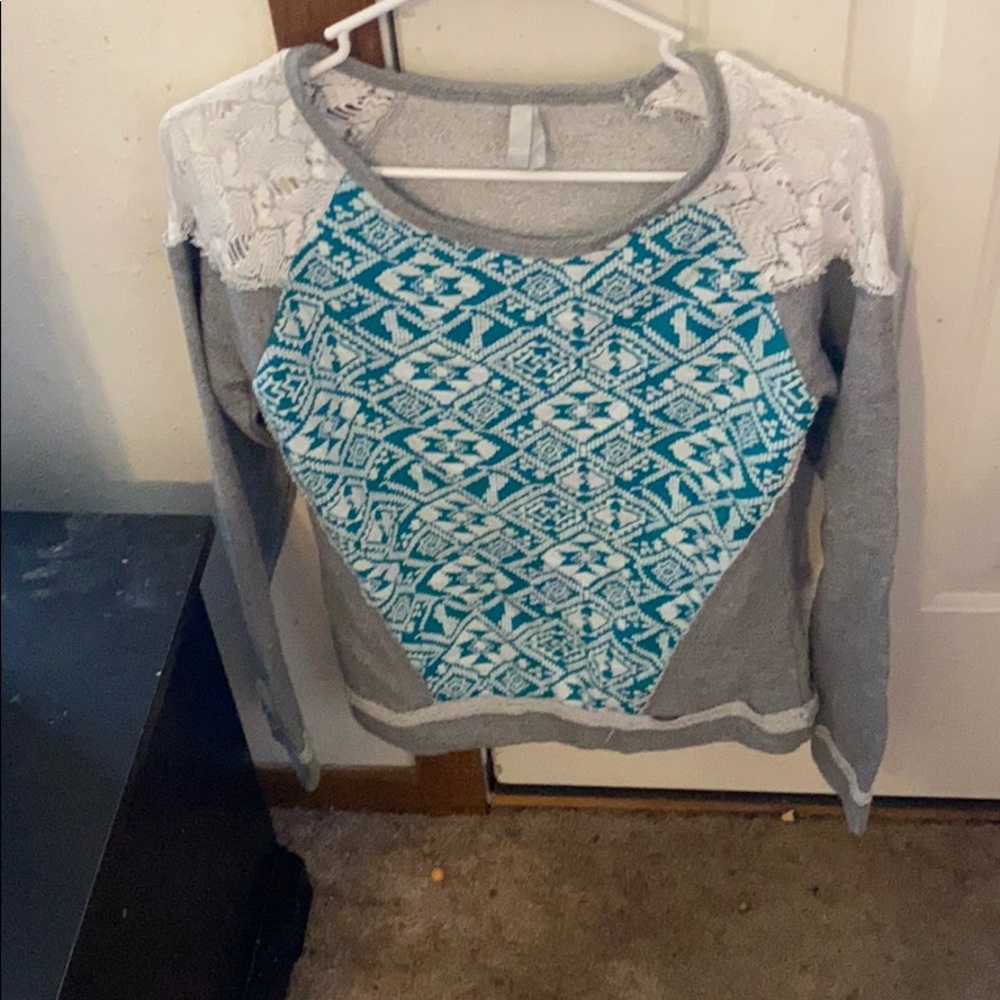 Long sleeves sweat shirt or just a shirt
